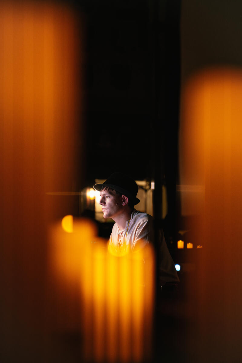 Matthew Shiel playing piano by candlelight at Edinburgh Festival 2025